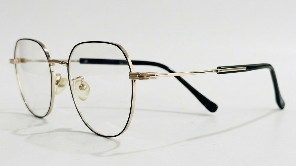 Elegant Geometric Gold & Onyx Frames